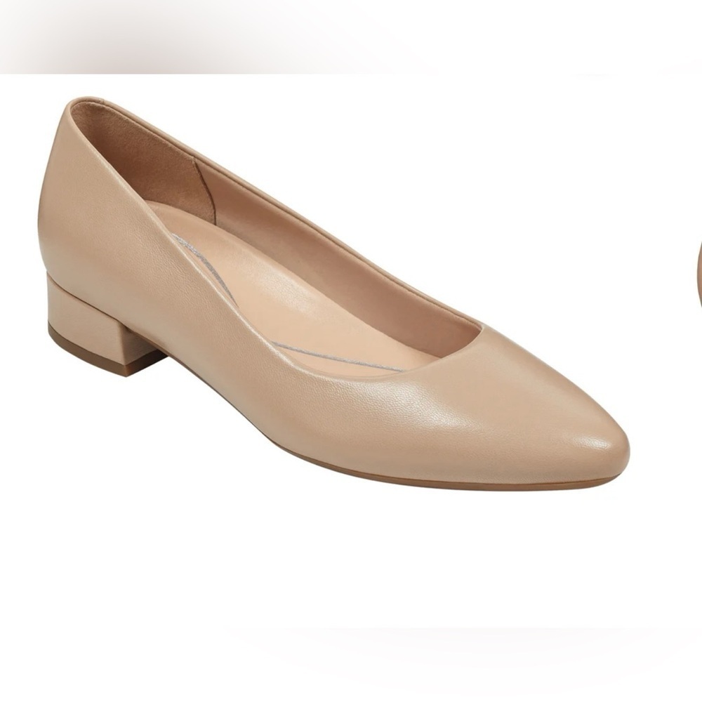 Easy Spirit
Women's Caldise eFlex Slip-On Low Heel Pumps size 7 wide